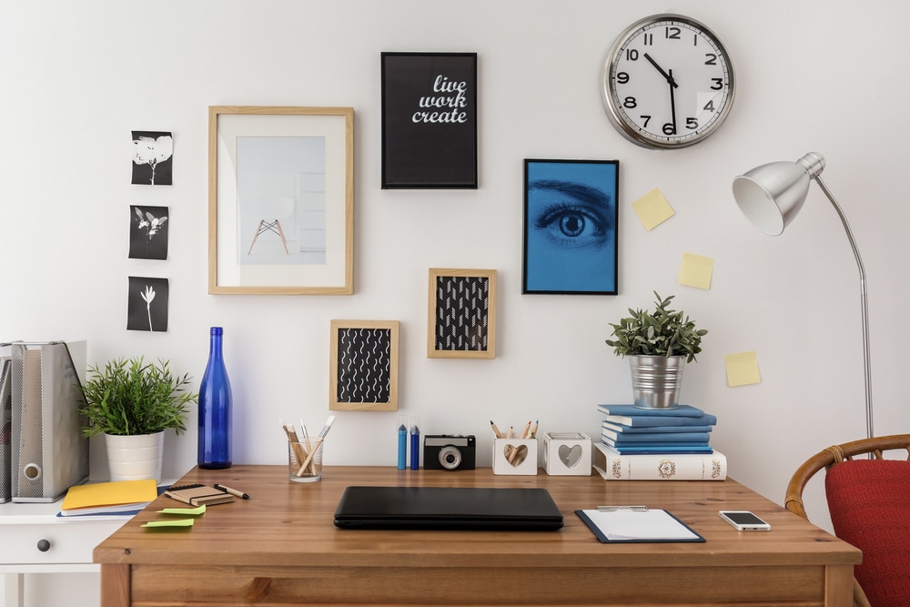 saiba como aproveitar seus móveis para home office com uma decoração que reflita sua personalidade
